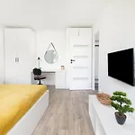 Easy Rent- Zakopianska 24h Check-in Apartment
